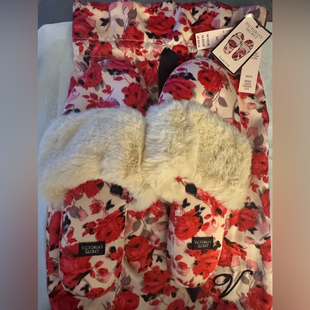 Victoria's Secret floral Fluffy Slippers w/ matching dust bag - NWT - Size S 5/6